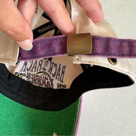 Mitchell & ness Los Angeles Lakers world champion hat 87’ 88’ reproduction hat - Picture 10 of 11